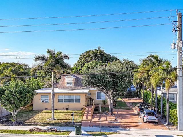 5-bedroom home for sale in Delray Beach - 619 SW 10th St - MondialRealty
