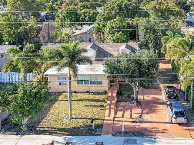 5-bedroom home for sale in Delray Beach - 619 SW 10th St - MondialRealty