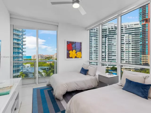 2-bedroom condo for sale in Miami Beach - 50 S Pointe Dr 1005 - MondialRealty