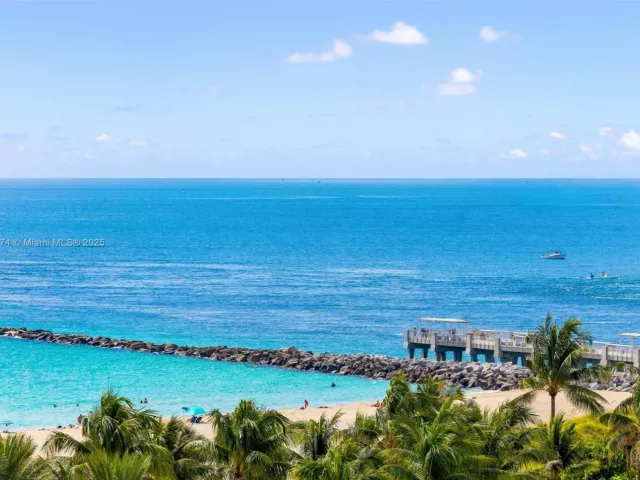 2-bedroom condo for sale in Miami Beach - 50 S Pointe Dr 1005 - MondialRealty