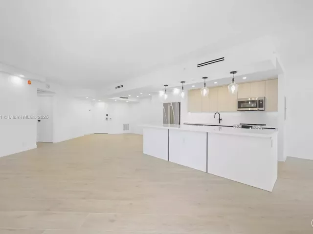 2-bedroom condo for rent in Aventura -  - MondialRealty