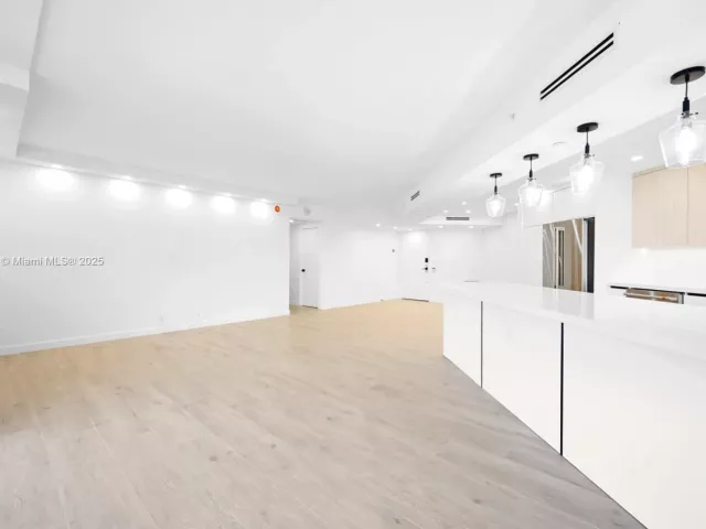 2-bedroom condo for rent in Aventura -  - MondialRealty