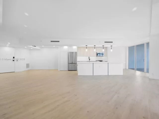 2-bedroom condo for rent in Aventura -  - MondialRealty