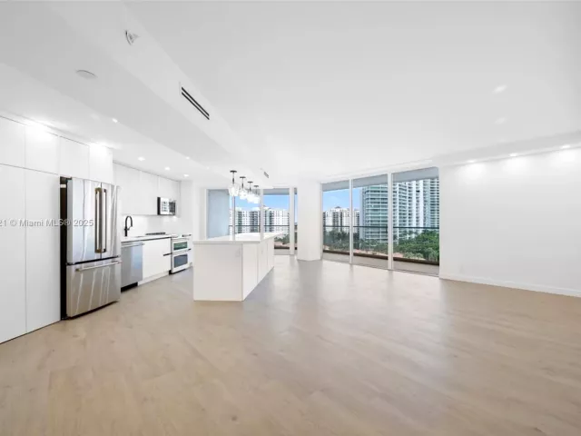 2-bedroom condo for rent in Aventura -  - MondialRealty