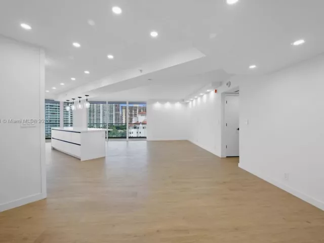 2-bedroom condo for rent in Aventura -  - MondialRealty