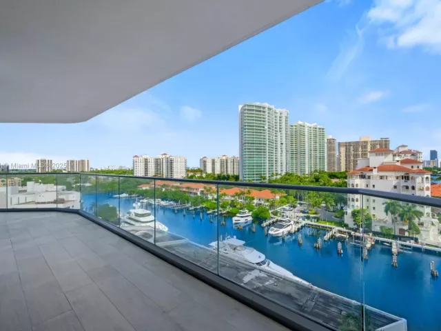 2-bedroom condo for rent in Aventura -  - MondialRealty