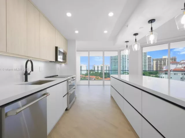 2-bedroom condo for rent in Aventura -  - MondialRealty