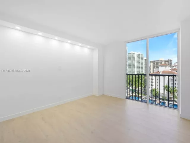 2-bedroom condo for rent in Aventura -  - MondialRealty