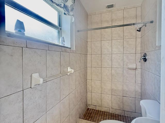 Home for rent at 700 NE 168th Street - photo 6580914