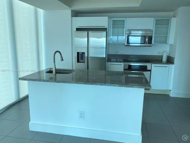 2-bedroom condo for rent in Miami - 888 Biscayne Blvd 3001 - MondialRealty