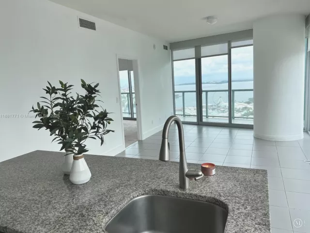 2-bedroom condo for rent in Miami - 888 Biscayne Blvd 3001 - MondialRealty