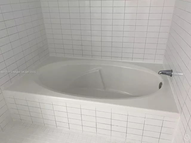 2-bedroom condo for rent in Miami - 888 Biscayne Blvd 3001 - MondialRealty