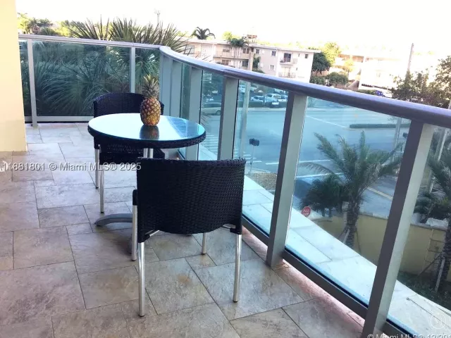 2-bedroom condo for rent in Hollywood - 2501 S Ocean Dr 336 - MondialRealty