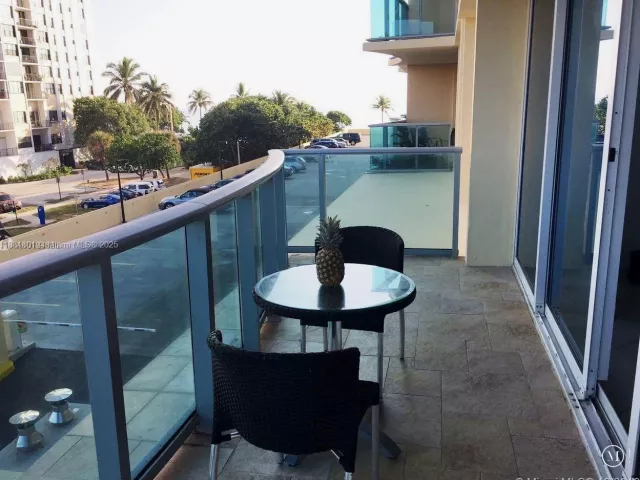 2-bedroom condo for rent in Hollywood - 2501 S Ocean Dr 336 - MondialRealty