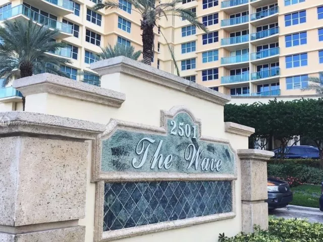 2-bedroom condo for rent in Hollywood - 2501 S Ocean Dr 336 - MondialRealty