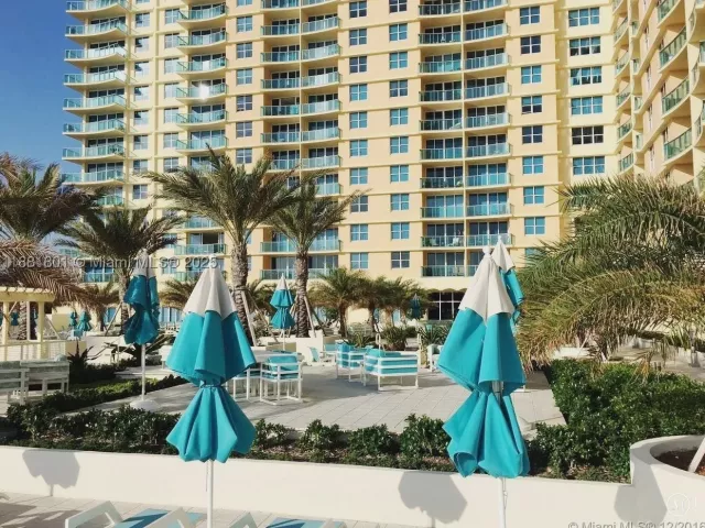 2-bedroom condo for rent in Hollywood - 2501 S Ocean Dr 336 - MondialRealty