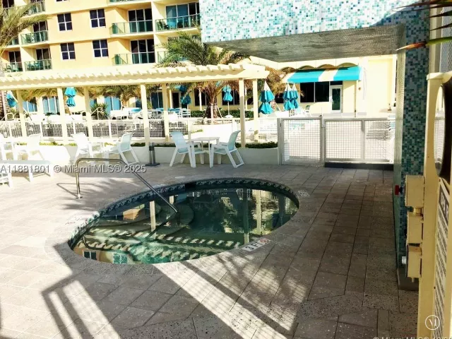 2-bedroom condo for rent in Hollywood - 2501 S Ocean Dr 336 - MondialRealty