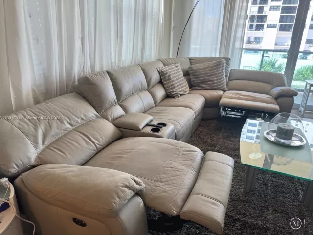 2-bedroom condo for rent in Hollywood - 2501 S Ocean Dr 336 - MondialRealty