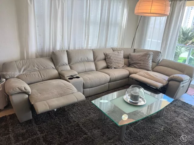 2-bedroom condo for rent in Hollywood - 2501 S Ocean Dr 336 - MondialRealty