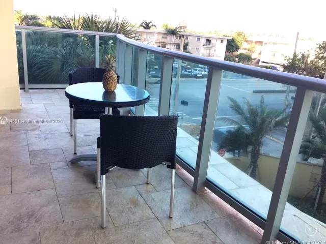 2-bedroom condo for rent in Hollywood - 2501 S Ocean Dr 336 - MondialRealty