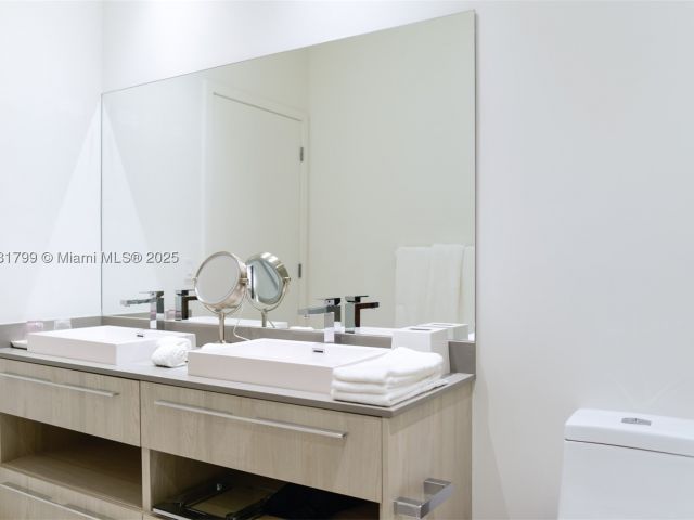 2-bedroom condo for sale in Hollywood - 4010 S Ocean Dr R302 - MondialRealty