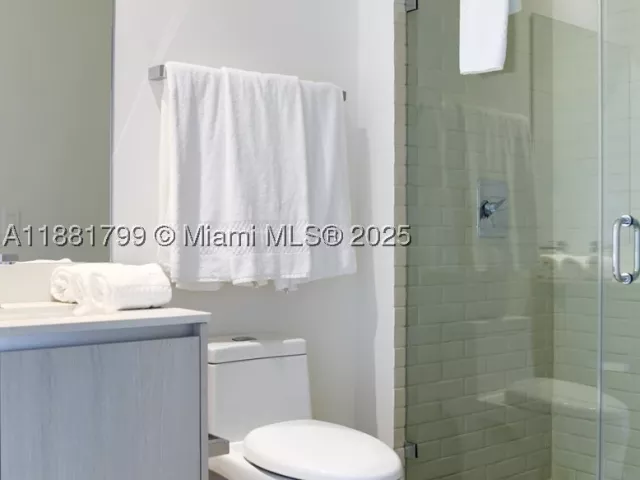 2-bedroom condo for sale in Hollywood - 4010 S Ocean Dr R302 - MondialRealty