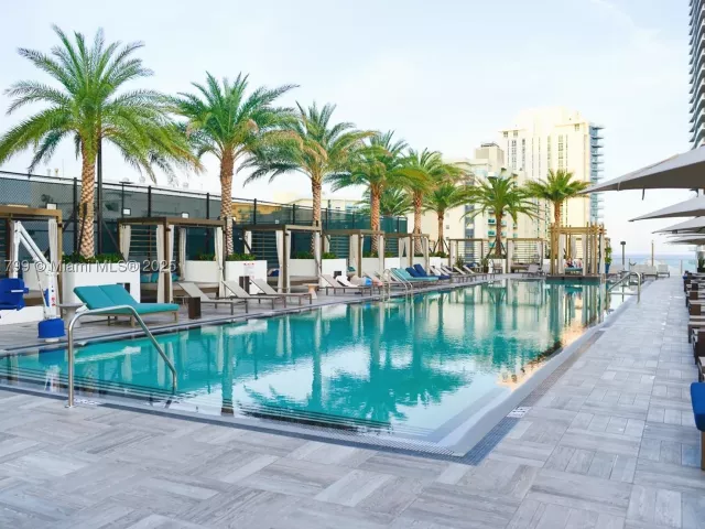 2-bedroom condo for sale in Hollywood - 4010 S Ocean Dr R302 - MondialRealty