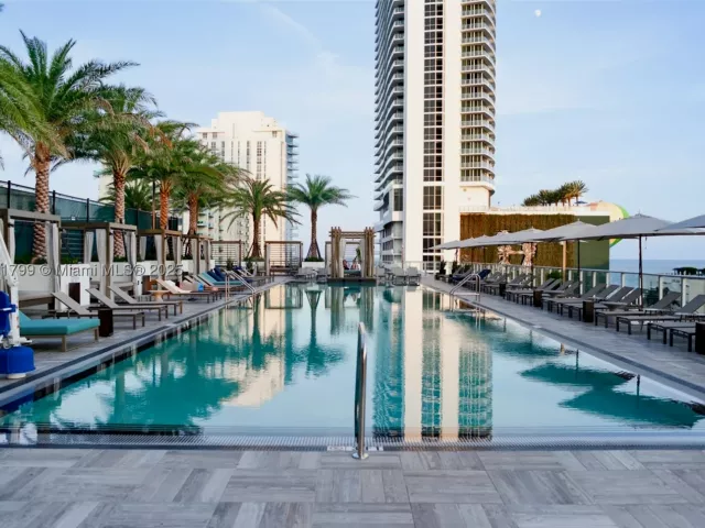 2-bedroom condo for sale in Hollywood - 4010 S Ocean Dr R302 - MondialRealty
