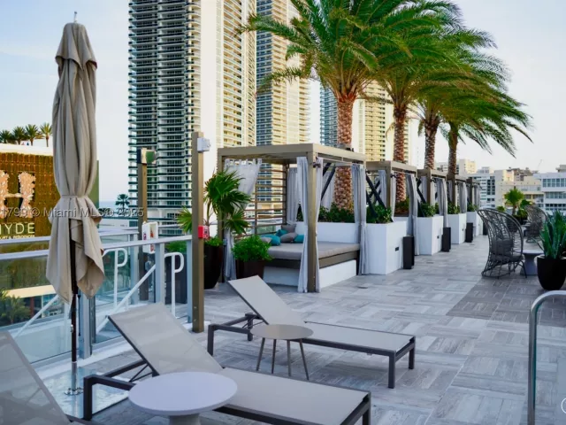 2-bedroom condo for sale in Hollywood - 4010 S Ocean Dr R302 - MondialRealty