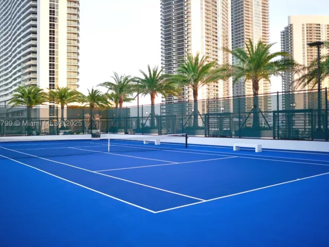 2-bedroom condo for sale in Hollywood - 4010 S Ocean Dr R302 - MondialRealty