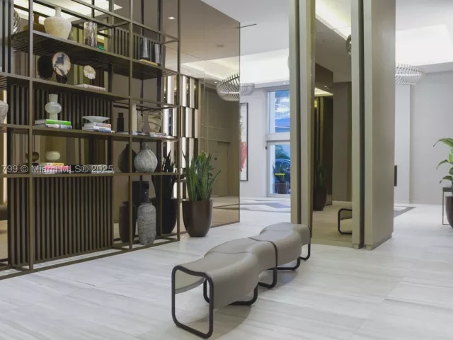 2-bedroom condo for sale in Hollywood - 4010 S Ocean Dr R302 - MondialRealty