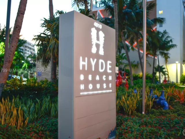 2-bedroom condo for sale in Hollywood - 4010 S Ocean Dr R302 - MondialRealty
