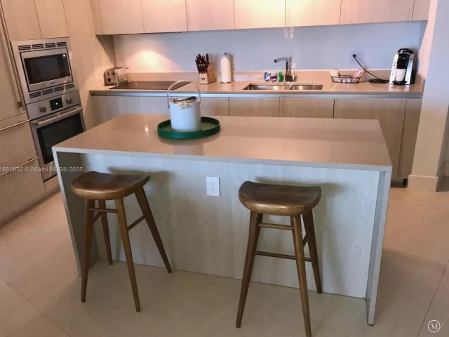 1-bedroom condo for sale in Hollywood - 4111 S Ocean Dr 2910 - MondialRealty