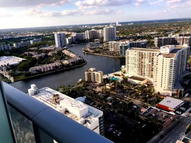 1-bedroom condo for sale in Hollywood - 4111 S Ocean Dr 2910 - MondialRealty