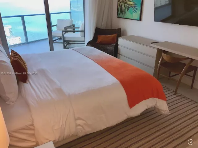 1-bedroom condo for sale in Hollywood - 4111 S Ocean Dr 2910 - MondialRealty