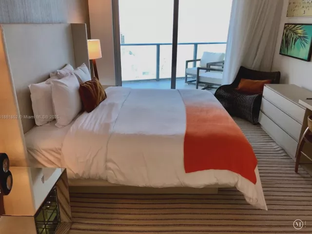 1-bedroom condo for sale in Hollywood - 4111 S Ocean Dr 2910 - MondialRealty