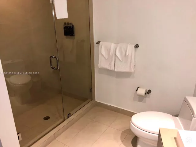 1-bedroom condo for sale in Hollywood - 4111 S Ocean Dr 2910 - MondialRealty