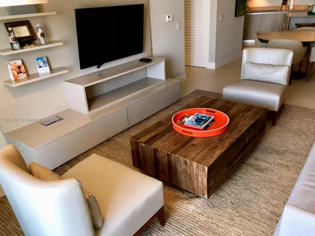 1-bedroom condo for sale in Hollywood - 4111 S Ocean Dr 2910 - MondialRealty