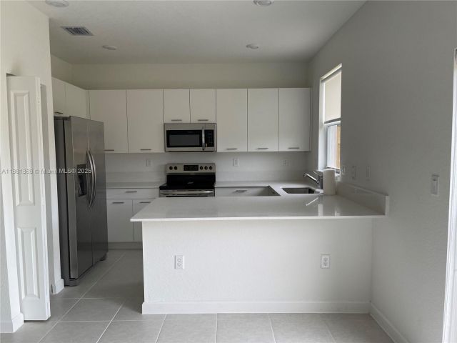 3-bedroom home for rent in Miami - 12178 NW 24th Place - MondialRealty