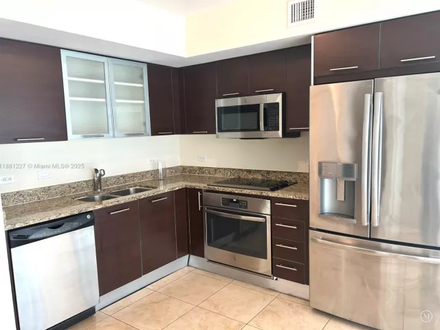 2-bedroom condo for sale in Miami - 41 SE 5th St 1108 - MondialRealty