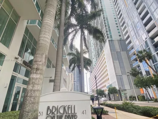 2-bedroom condo for sale in Miami - 41 SE 5th St 1108 - MondialRealty