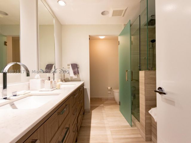2-bedroom condo for sale in Key Biscayne - 360 Ocean Dr 304S - MondialRealty