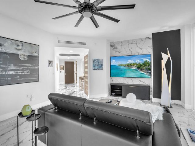 Apartment for sale  Unit #1207 - photo 6560381