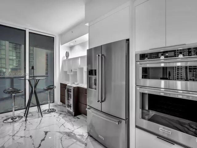 2-bedroom condo for sale in Fort Lauderdale - 333 Las Olas Way 1207 - MondialRealty