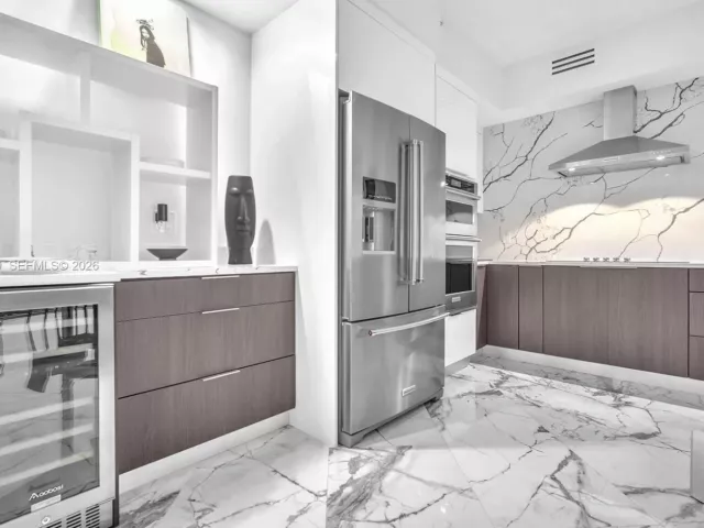 2-bedroom condo for sale in Fort Lauderdale - 333 Las Olas Way 1207 - MondialRealty