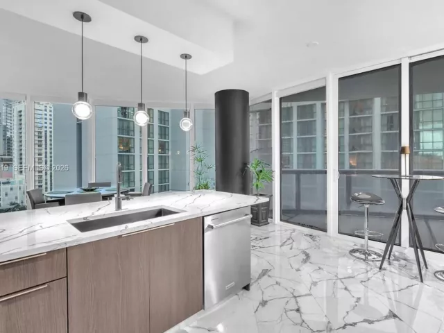 2-bedroom condo for sale in Fort Lauderdale - 333 Las Olas Way 1207 - MondialRealty