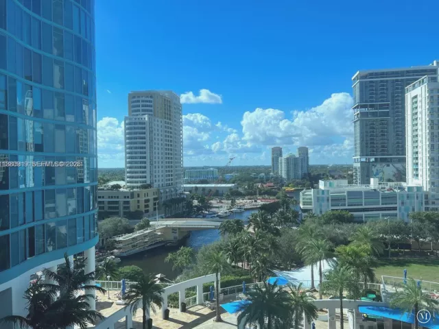 2-bedroom condo for sale in Fort Lauderdale - 333 Las Olas Way 1207 - MondialRealty