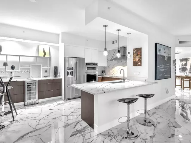 2-bedroom condo for sale in Fort Lauderdale - 333 Las Olas Way 1207 - MondialRealty