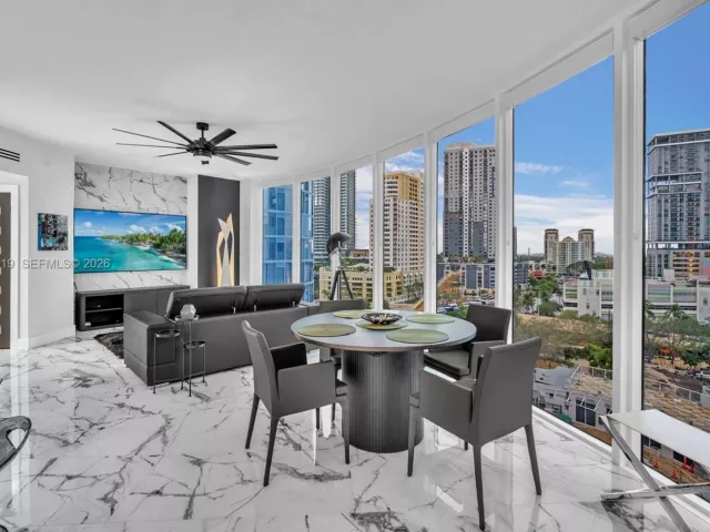 2-bedroom condo for sale in Fort Lauderdale - 333 Las Olas Way 1207 - MondialRealty