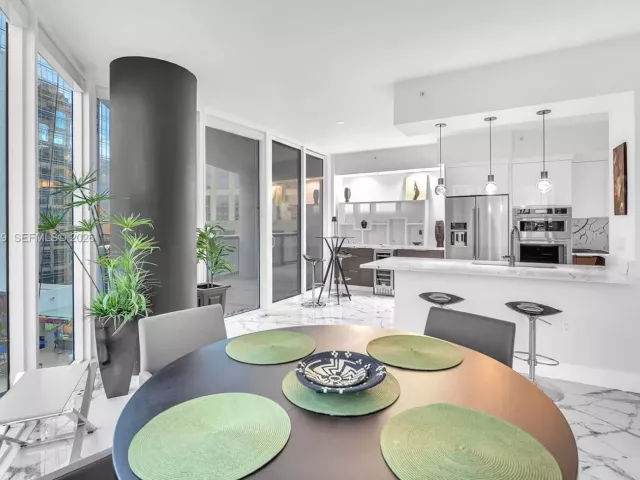 2-bedroom condo for sale in Fort Lauderdale - 333 Las Olas Way 1207 - MondialRealty